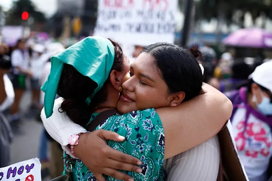 Denuncia Acción Ciudadana Frente a la Pobreza, falta de voluntad política y acciones a favor de la inclusión de las mujeres en la vida laboral, el dicho “llegamos todas”, no se ve reflejado en inversión pública a favor de ellas. El actual sistema de cuidado deja una pesada carga a las mujeres que no les permite gozar plenamente de sus derechos.