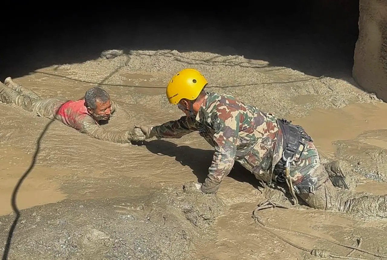 Nepal eleva a 682 los muertos por devastadora riada