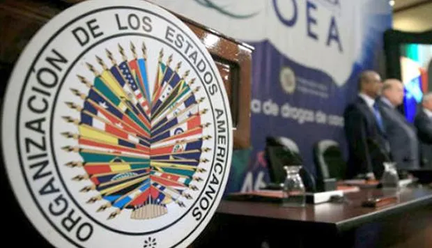 Logotipo de la Organización de Estados Americanos (OEA) en su sede principal