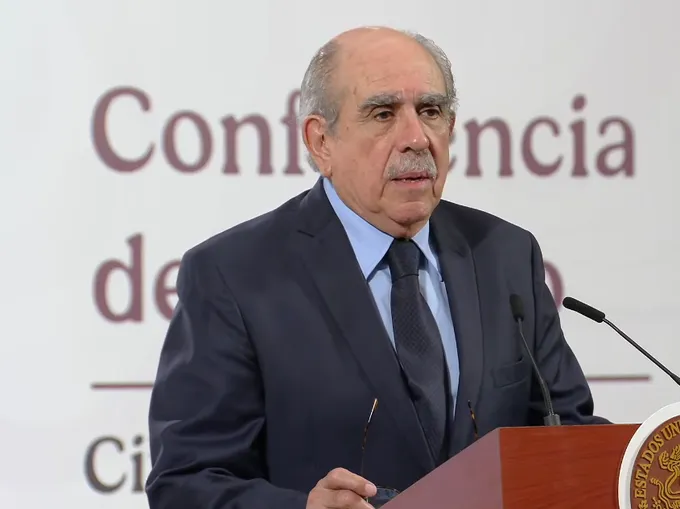 Pablo Gómez Álvarez durante presentación de consulta pública
