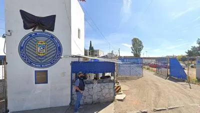 Ayer por la noche se suscitó una riña entre internos en el Penal de San Miguel, Puebla, que dejó un saldo de 6 heridos y un muerto. Hoy por la mañana el penal se encontraba en aparente calma.