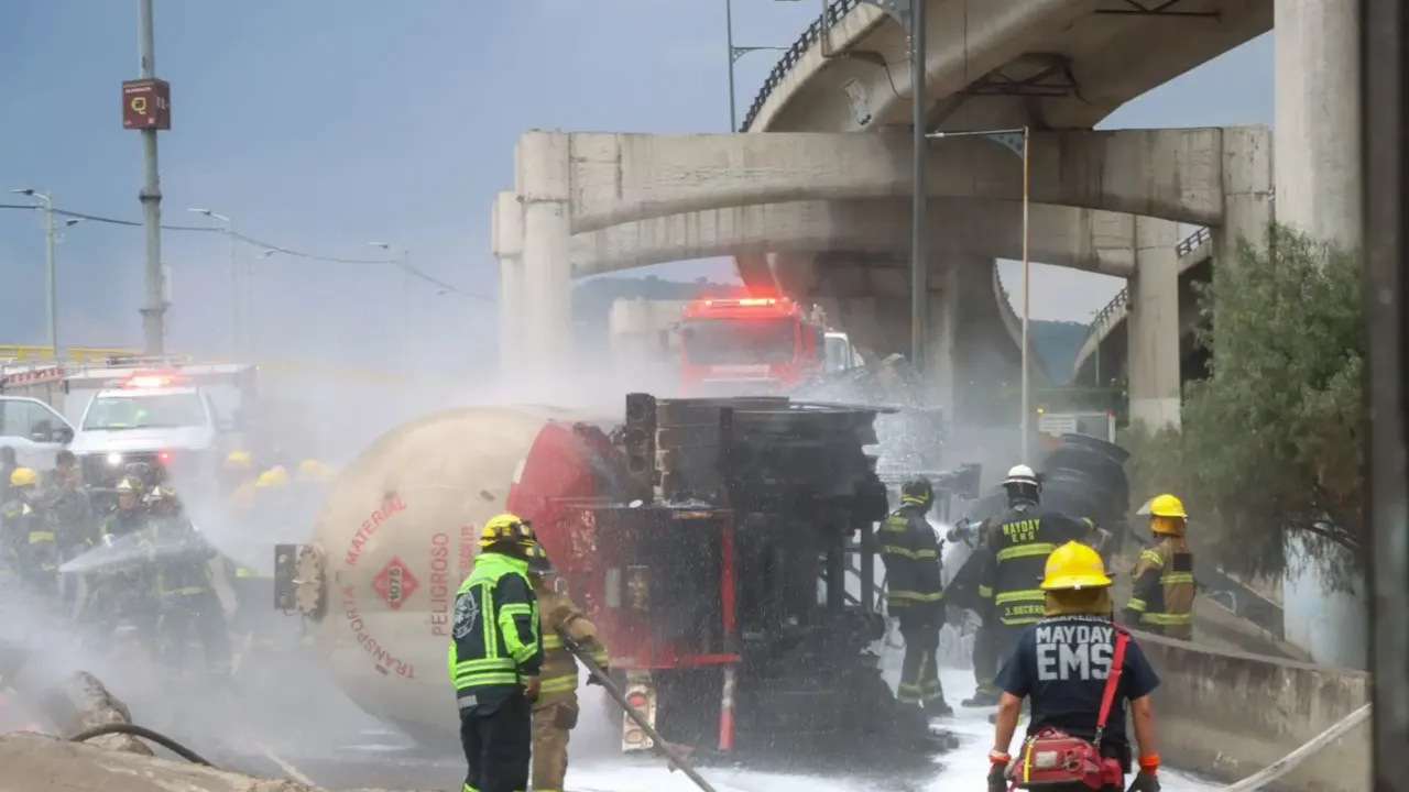 Puente de la Concordia en Iztapalapa tras accidente de pipa de gas
