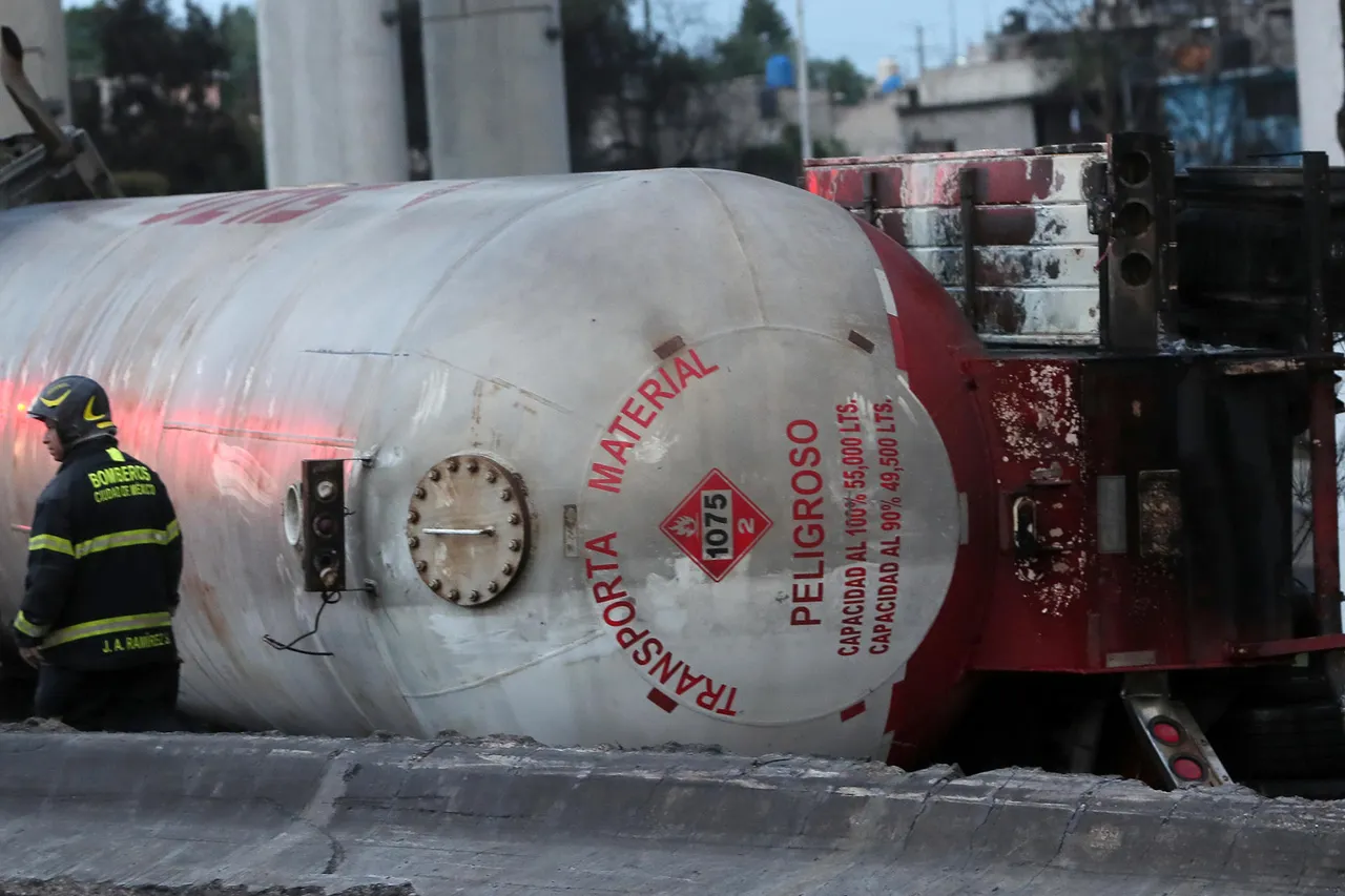 Investigan en México choque por exceso de velocidad en la explosión de camión de gas
