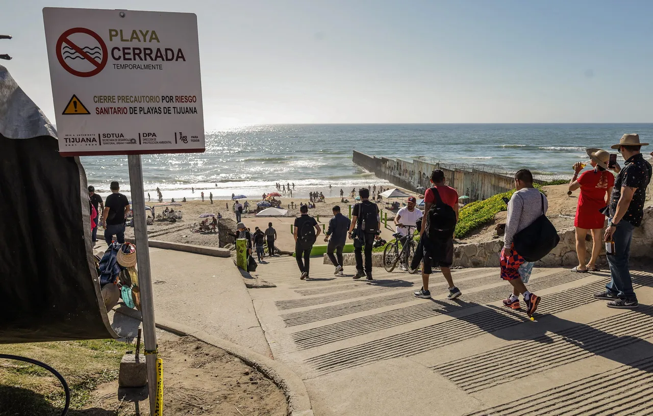 Bañistas acuden a playas contaminadas en Tijuana pese a advertencias de ONG