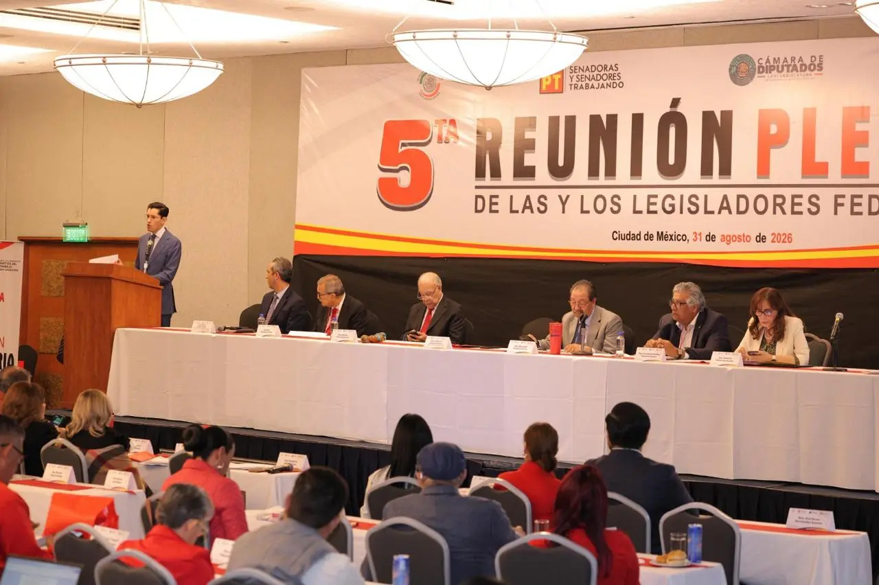 Roberto Velasco durante su participación en la Reunión Plenaria de legisladores federales del Partido del Trabajo