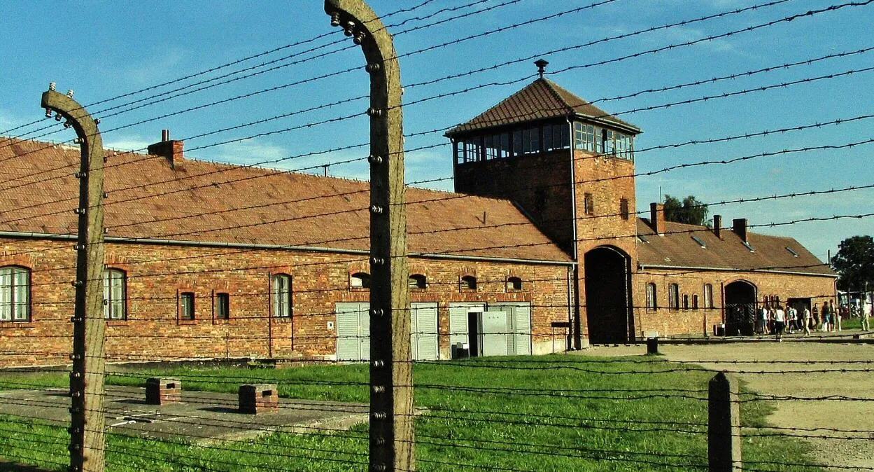 auschwitz-birkenau-001