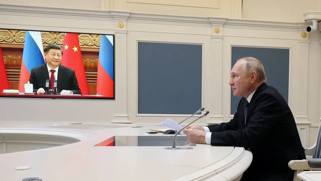 Vladímir Putin y Xi Jinping durante su videoconferencia estratégica
