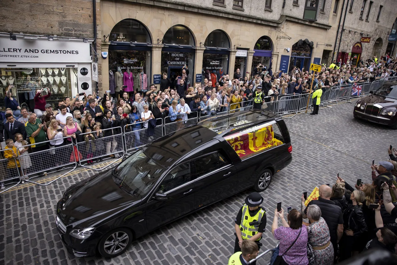Late Queen Elizabeth II&#8217;s body brought from Balmoral to Edinburgh