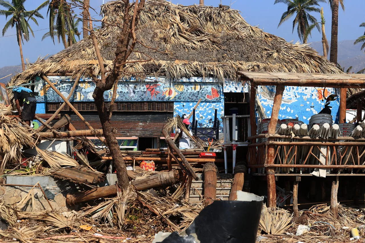 México planea reconstruir Guerrero en menos de dos años tras el impacto del huracán Otis