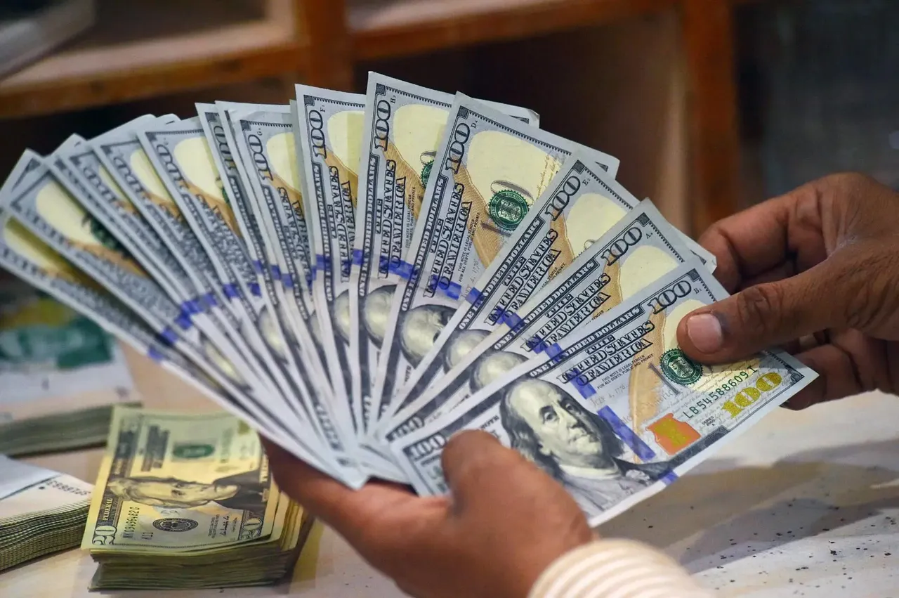 DOLAR