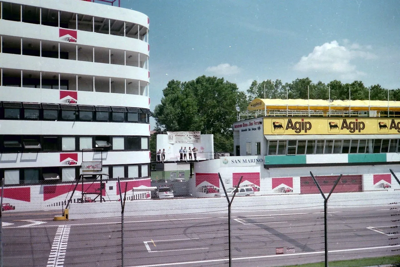 Imola Circuit, 1998 &#8211; Tower, podium and pit