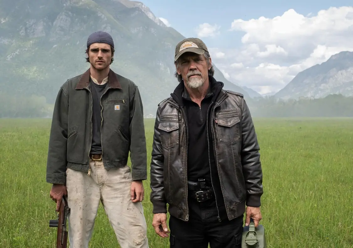 Jacob Elordi y Josh Brolin en "La Guerra de los Últimos"