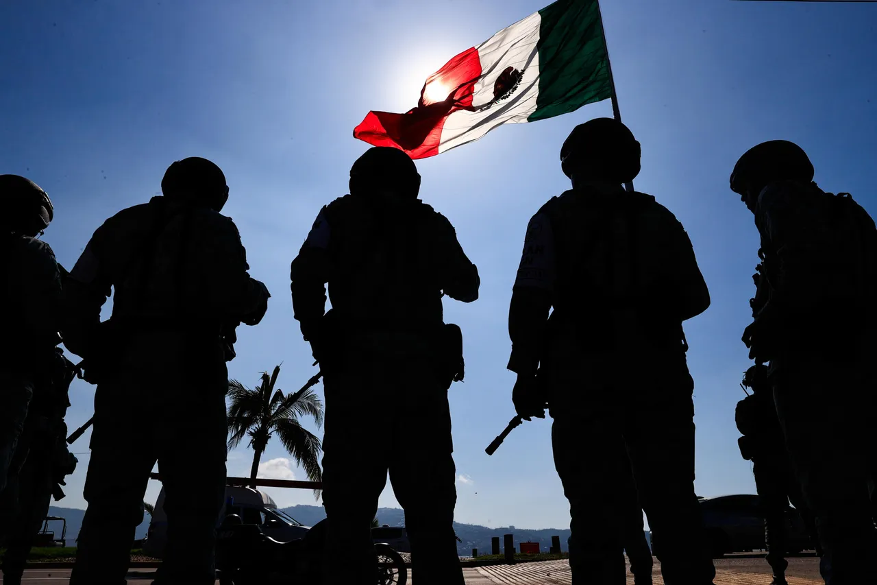 Detienen a expolicía acusado de secuestrar a varios funcionarios en Guerrero
