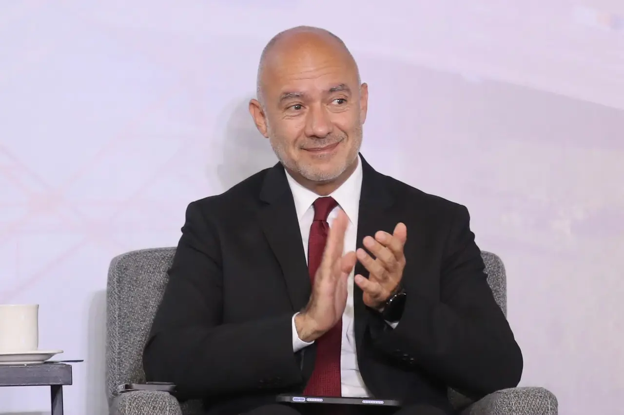 Gobierno destina 1.33 billones de pesos a infraestructura rumbo a 2030 