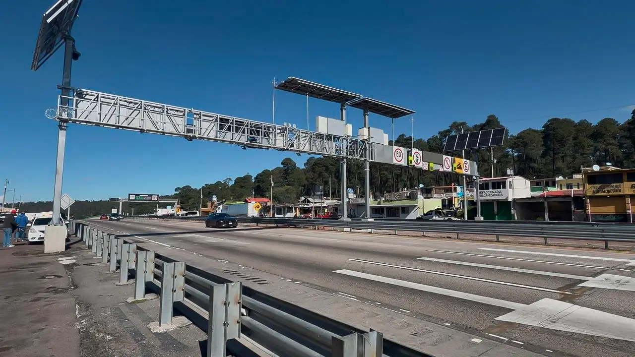 Arco carretero inteligente instalado para reforzar la seguridad en carreteras federales de México