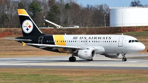 small_Avion_de_los_steelers_aterriza_emergencia_02d3064980