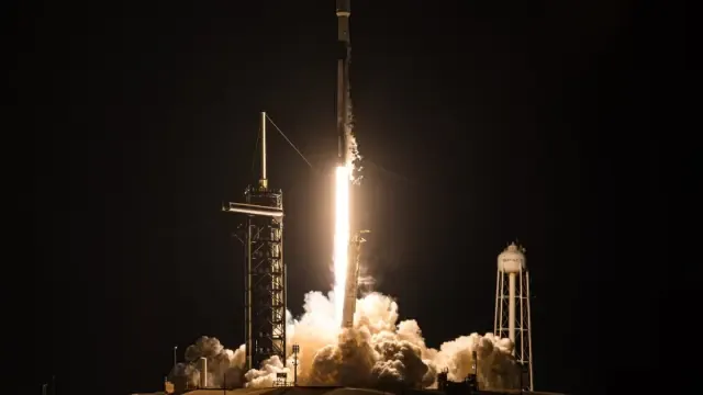 Cohete Falcon 9 de SpaceX listo para lanzar SpainSat NG II desde Cabo Cañaveral