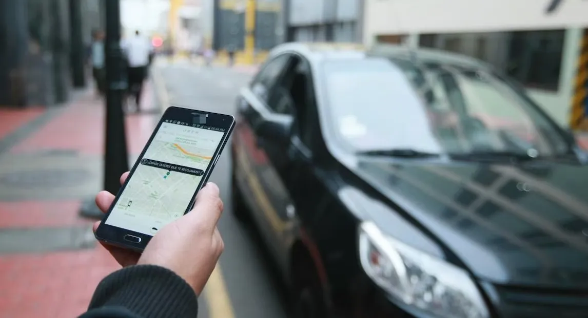 Iniciativa en el Senado busca regular taxis por aplicación en México