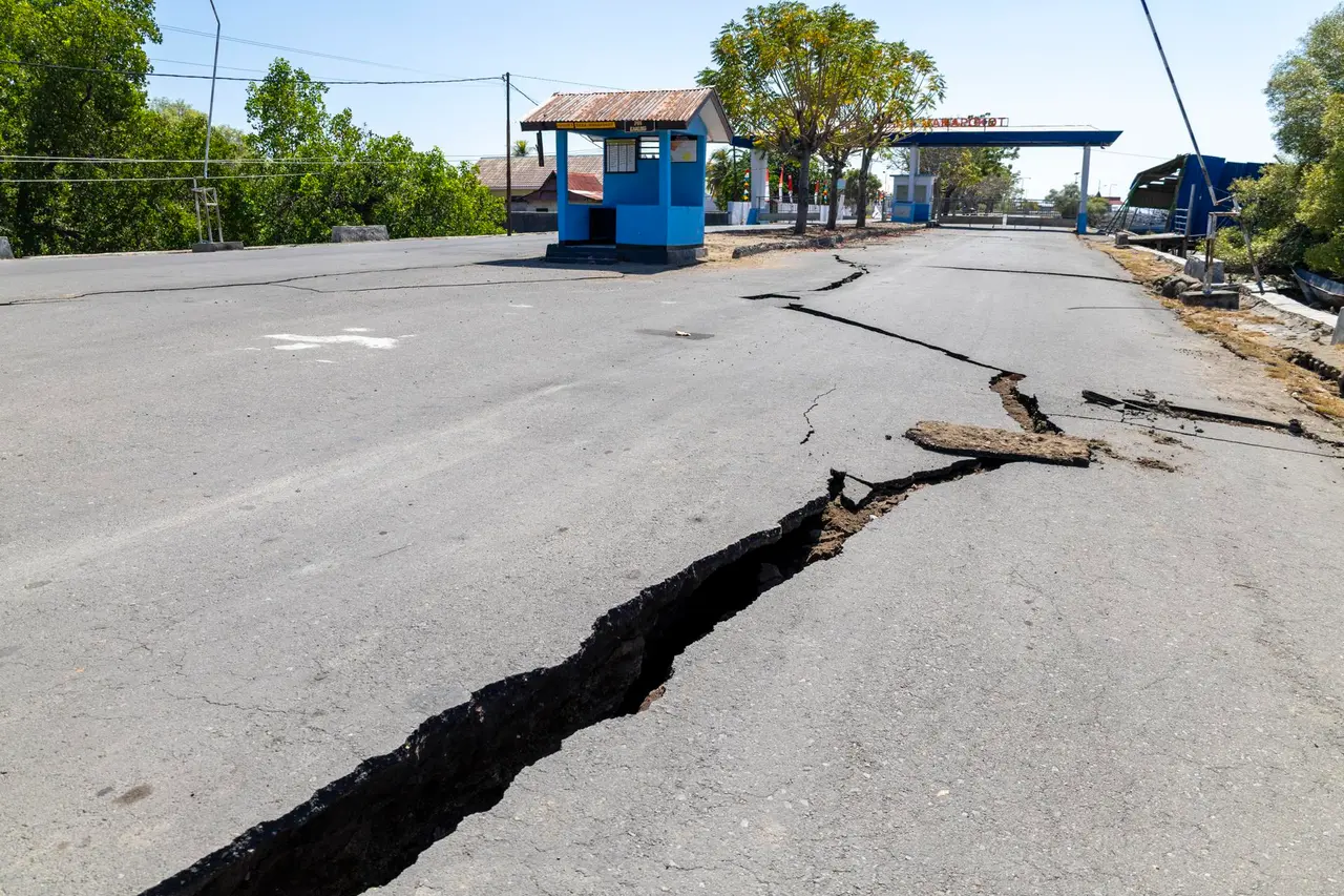 Terremoto de 7.7 en Indonesia deja 87 muertos y más de 1,298 heridos | FOTO EFE 
