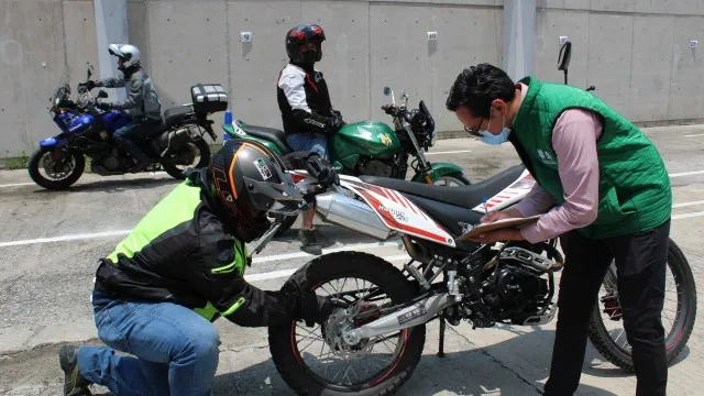 MOTOS