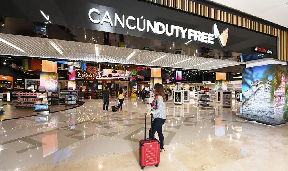 Aspectos del aeropuerto de Cancún