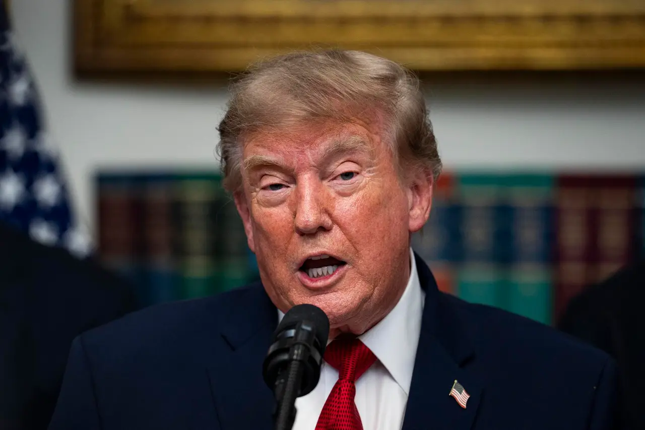 Donald Trump durante sus declaraciones sobre los nuevos aranceles y la relación comercial entre Estados Unidos y Canadá. EFE/EPA/AL DRAGO / POOL