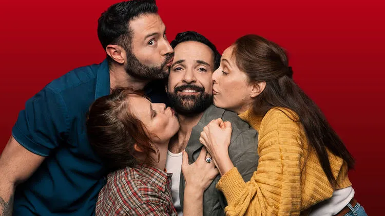 ¿Puede un beso cambiarlo todo? El Beso, una comedia reflexiva
