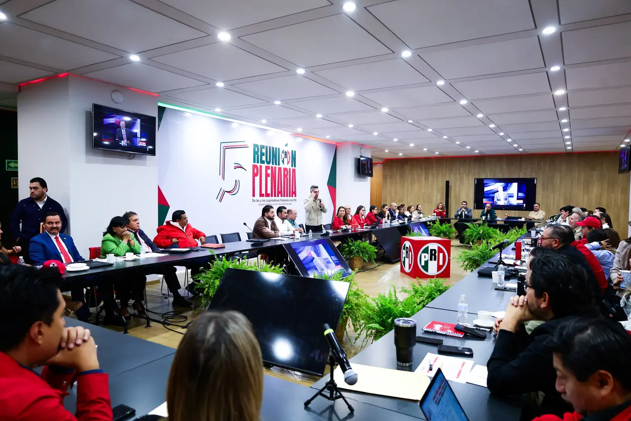 Unida la oposición ganaría 12 gubernaturas a Morena en 2027, asegura Alejandro Moreno líder del PRI. 