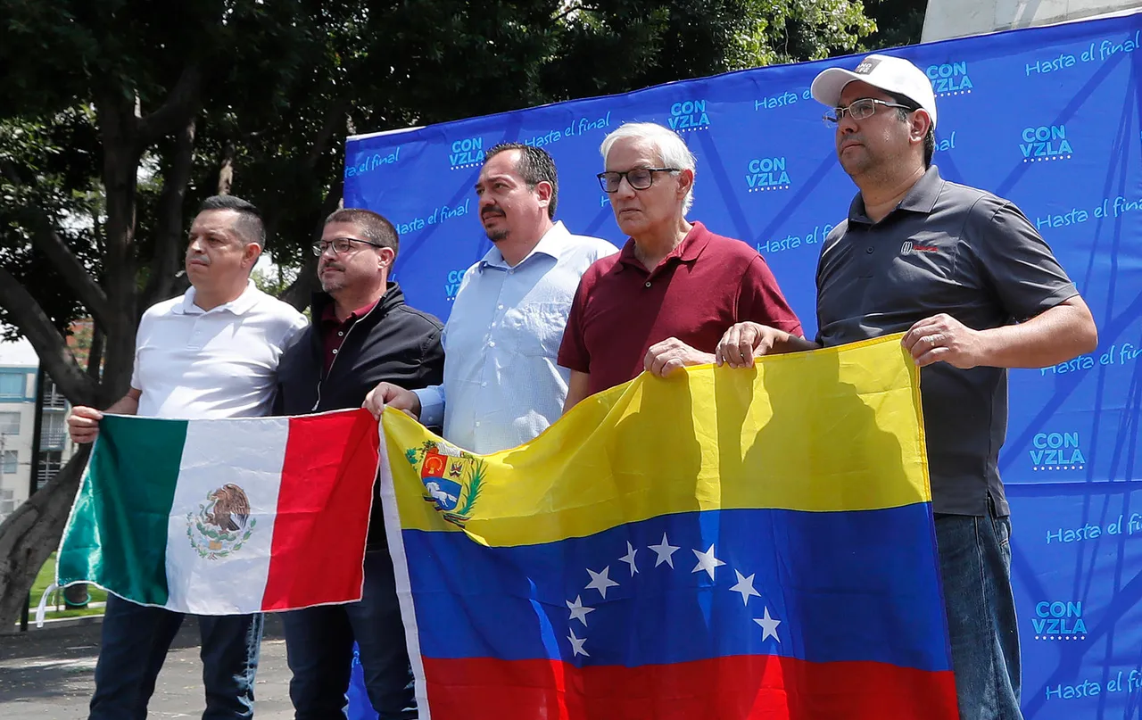 Venezolanos en México defienden triunfo de la oposición y llaman a movilizaciones