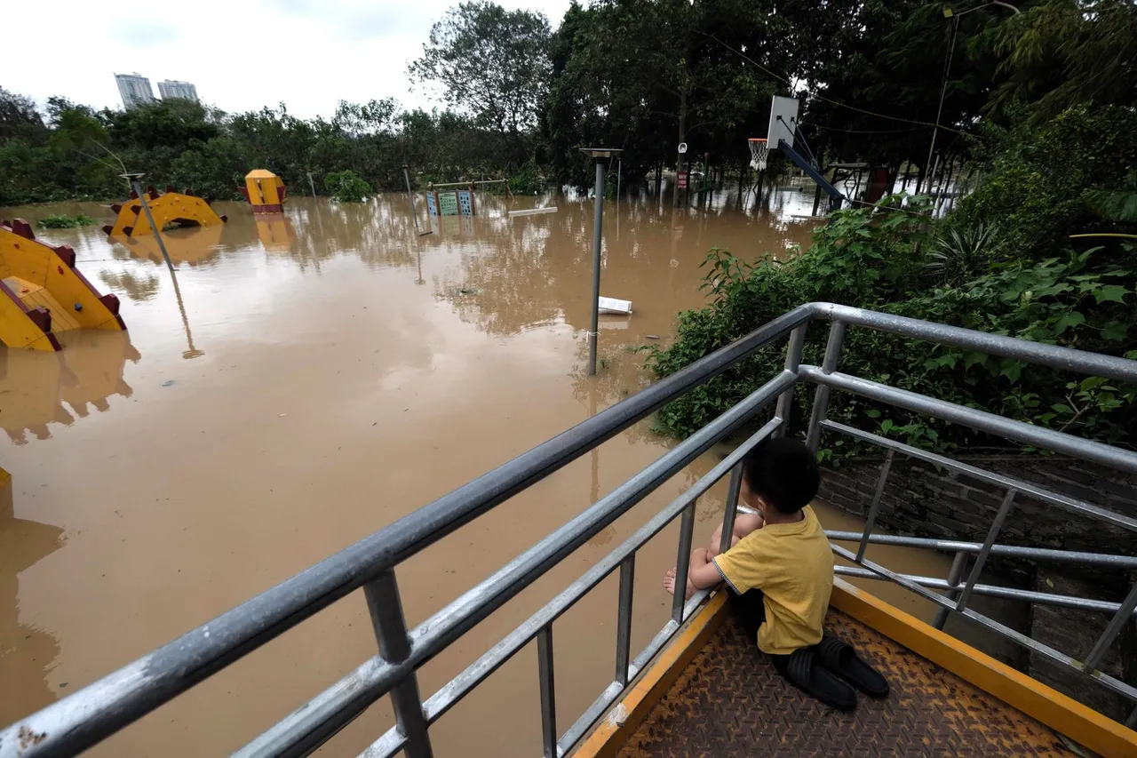 Red River&#8217;s rapid rising floods riverbank communities triggered by Typhoon Yagi