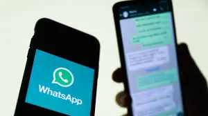 Whatsapp, Facebook, Snapchat and other phone Apps on iPhone screen