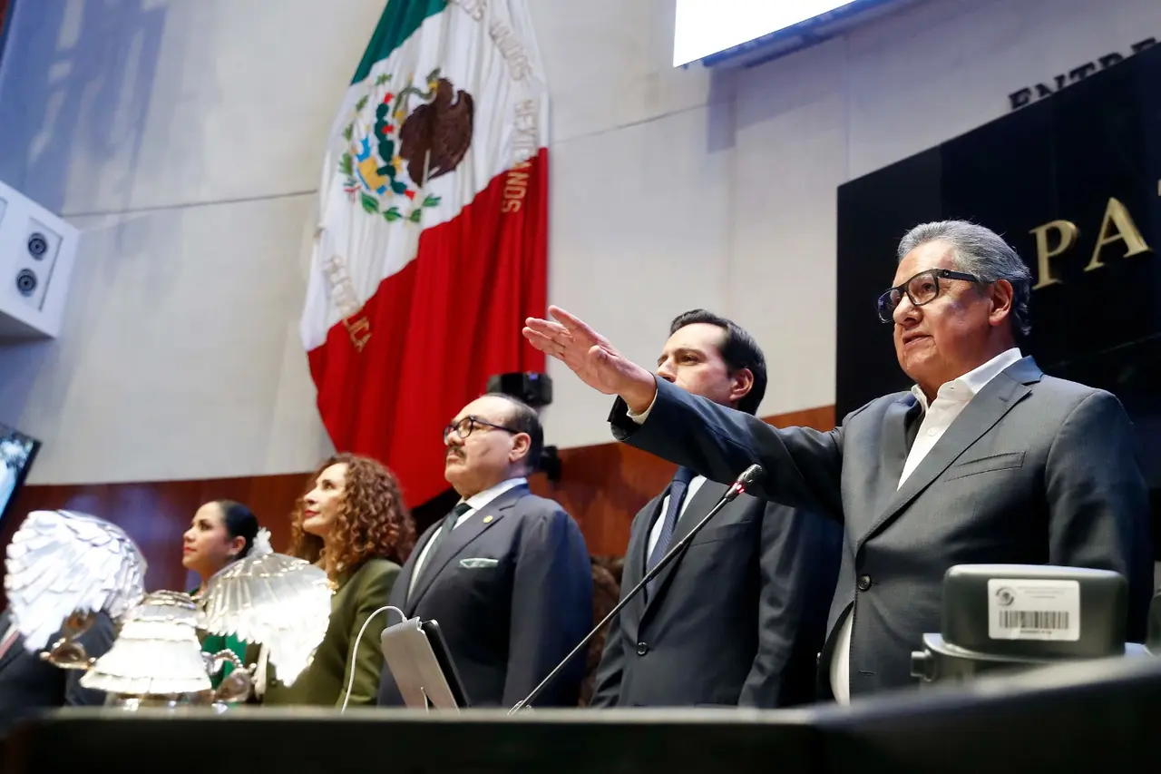 Higinio Martínez Miranda durante su elección como presidente de la Mesa Directiva del Senado de la República.