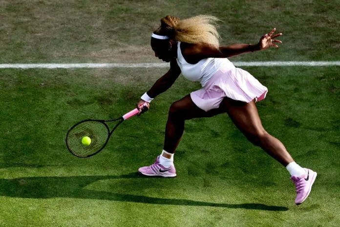 Serena Williams pierde en dobles frente a Olmos y Routliffe
