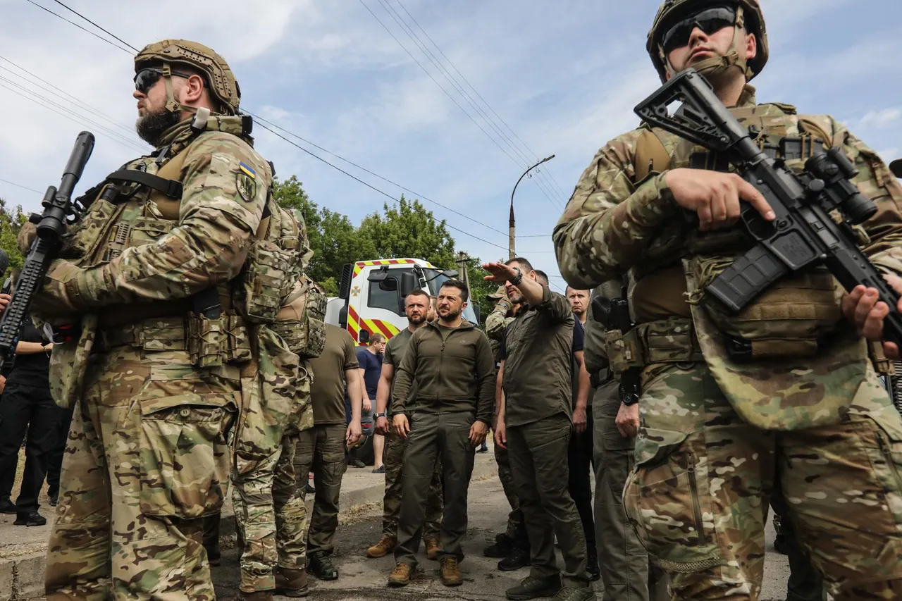 Visita de Zelenski a Jersón para coordinar las labores de rescate tras las inundaciones por la presa de Kajovka